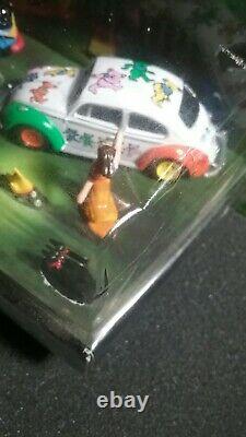 Johnny lightning Grateful Dead Forever Jerry Very Rare 1/64 Diorama VW Bus & Bug